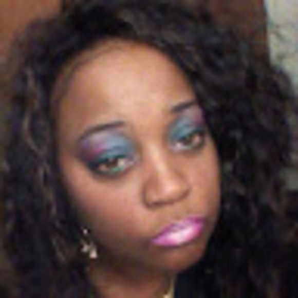 Meet your Posher, Laticia - Picture 1 of 1